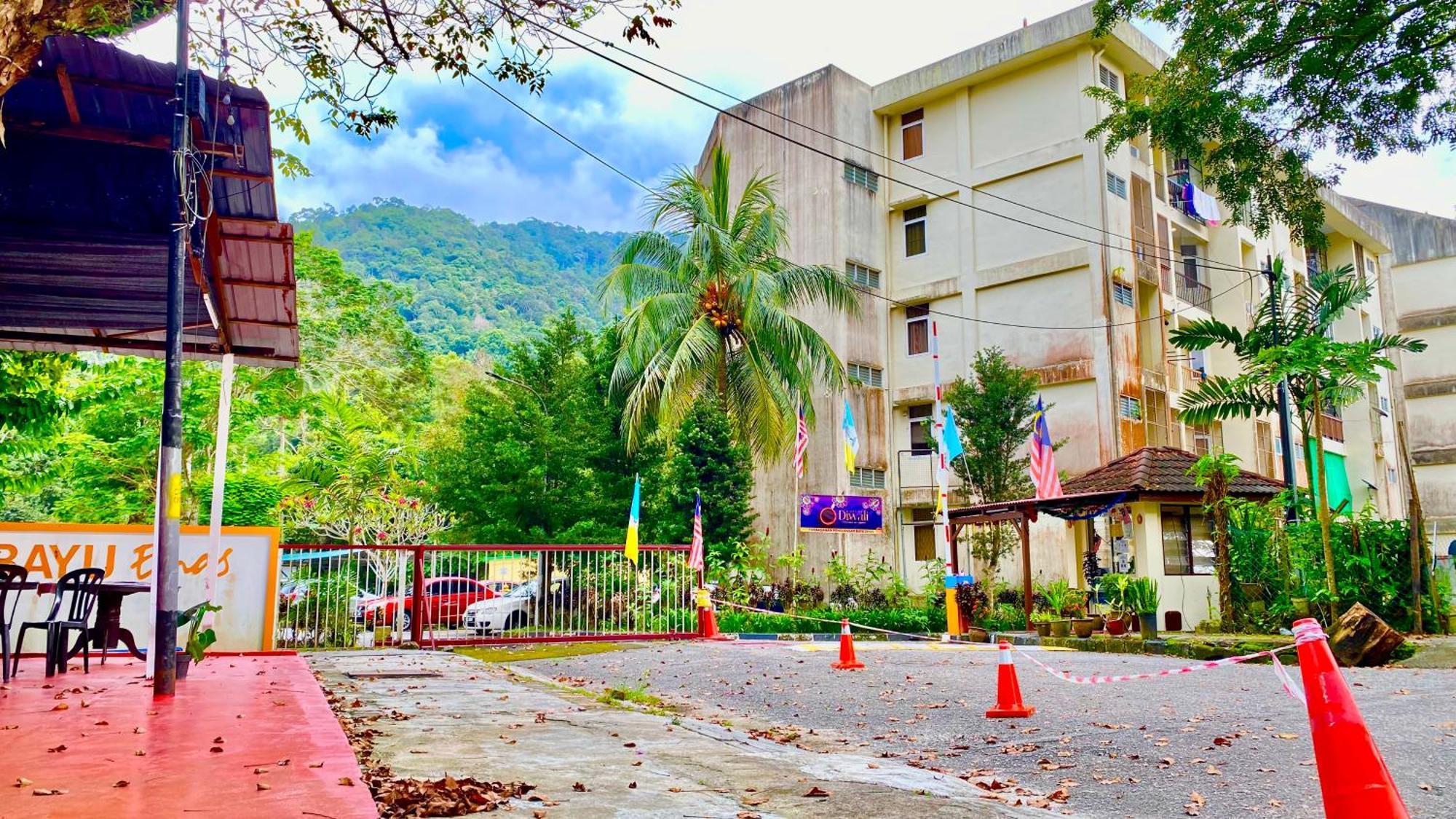 Batu Ferringhi Bayu Emas Apartment Bagian luar foto